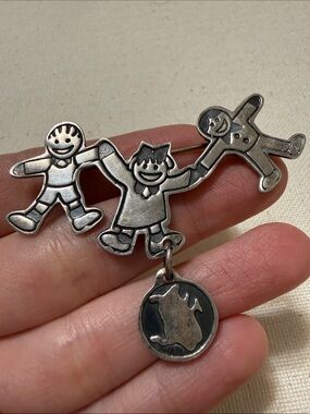 Sterling Silver 925 Kids Linked Figures Pin Brooch